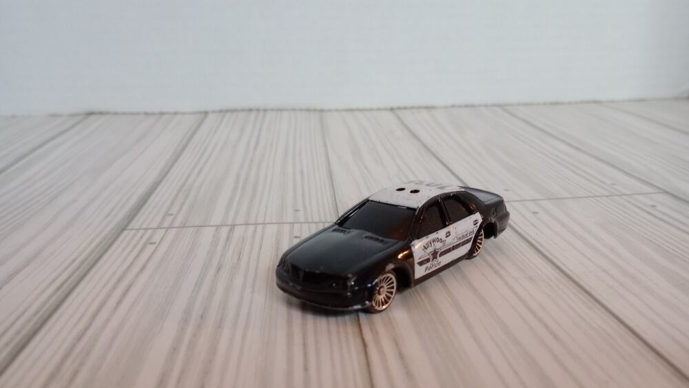 Maisto 1:64 Police Car Diecast Model Missing Light